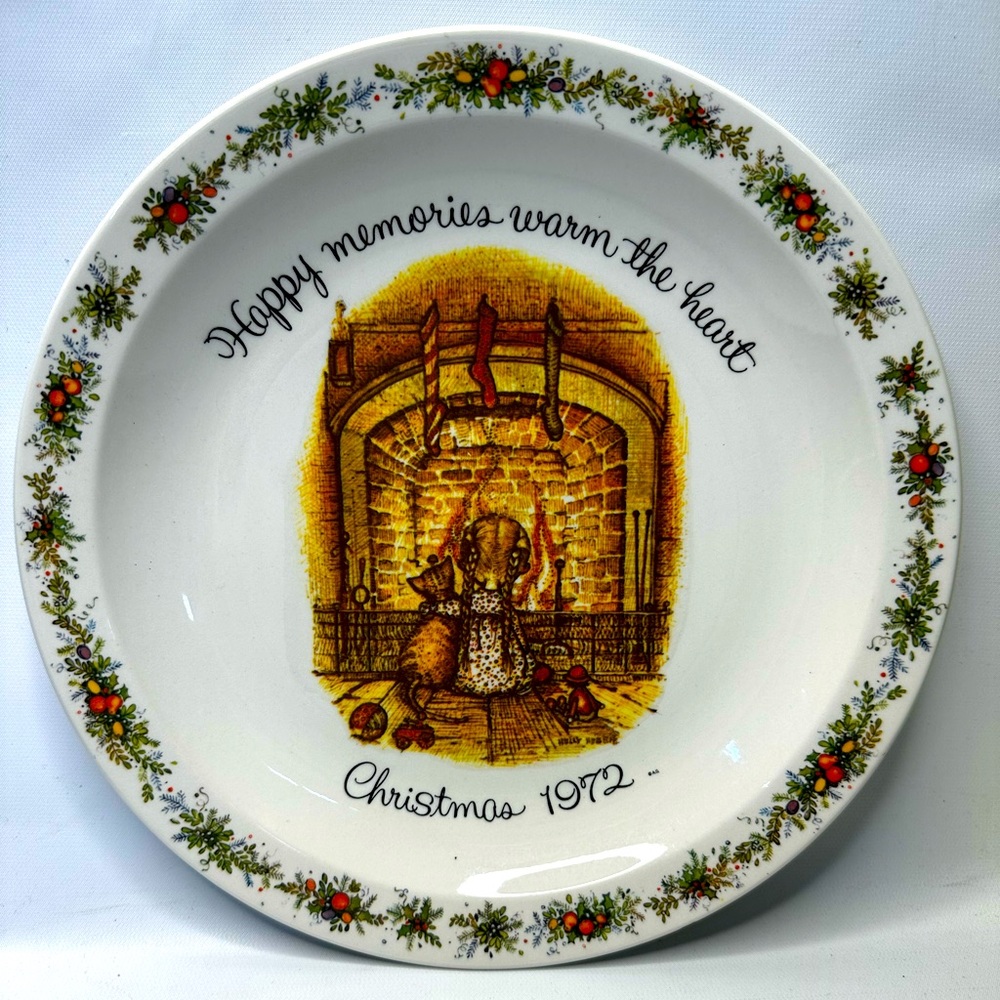 Hollie Hobbie Christmas 1972 Decorative Collectible Plate